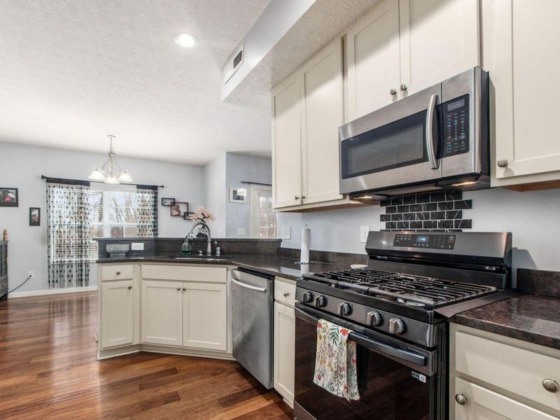 590 Redwood Lane, Lewis Center, OH 43035 Photo 9