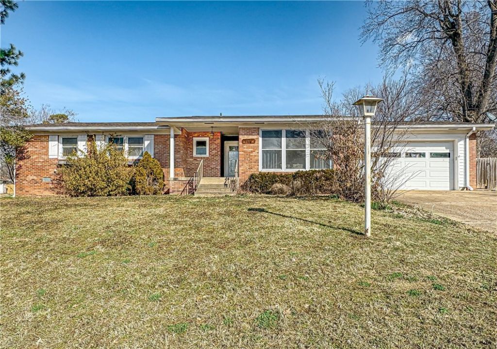 1609 Cherokee Circle, Harrison, AR 72601 Main Photo