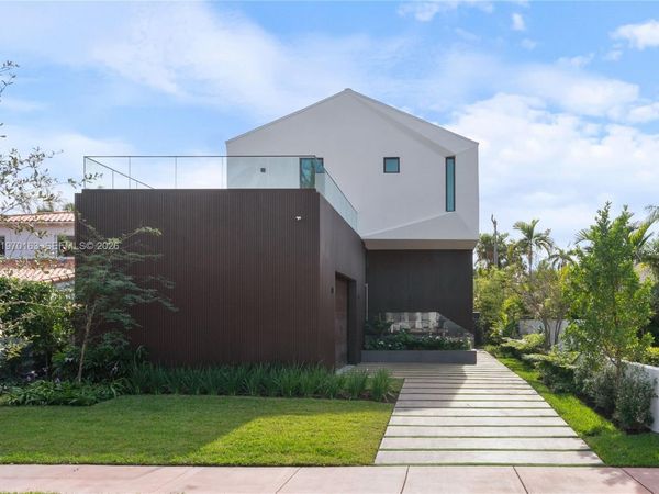 536 W 51st St , Miami Beach, FL 33140