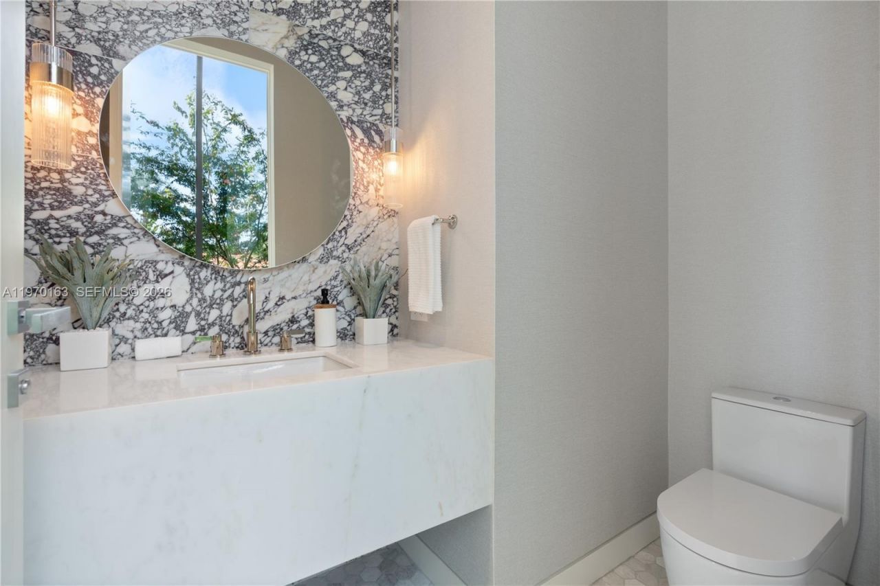 536 W 51st St , Miami Beach, FL 33140 Photo