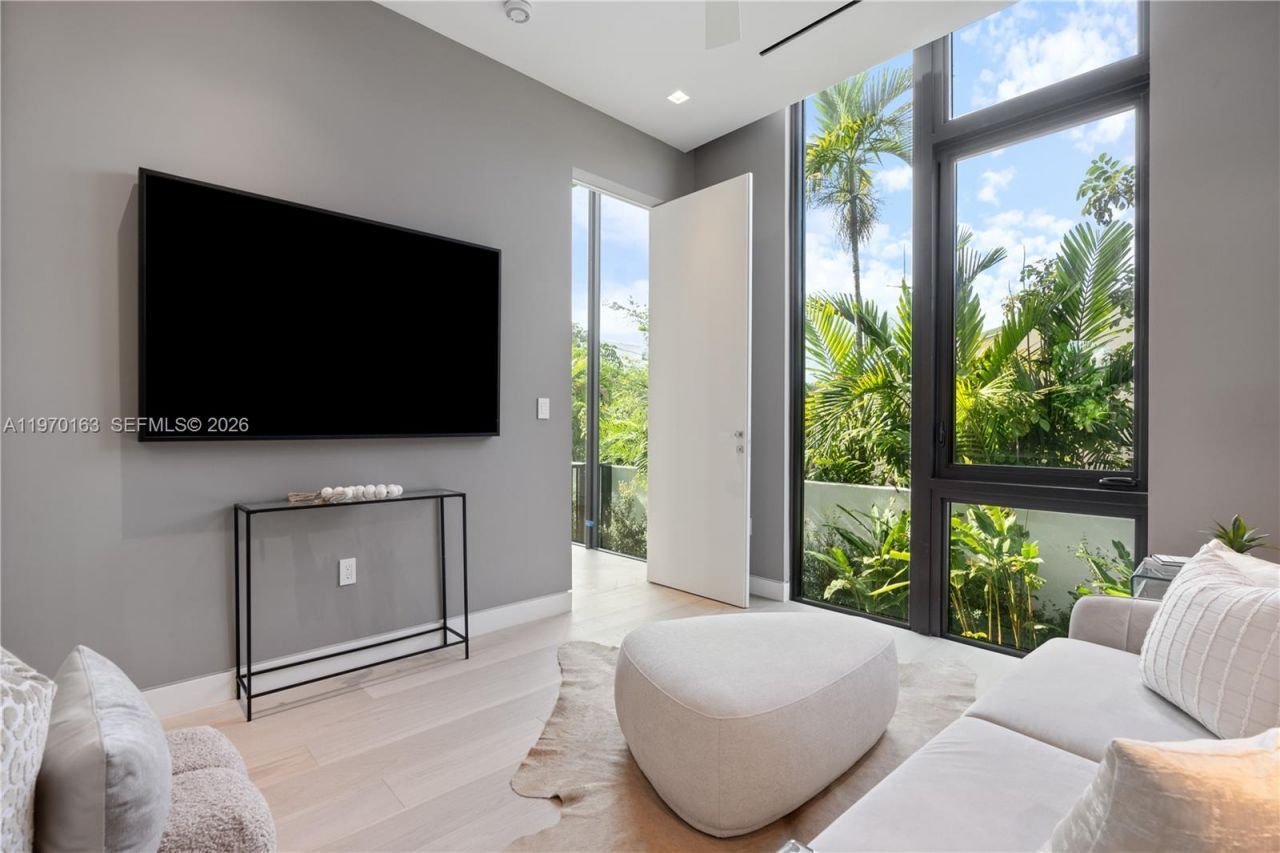 536 W 51st St , Miami Beach, FL 33140 Photo