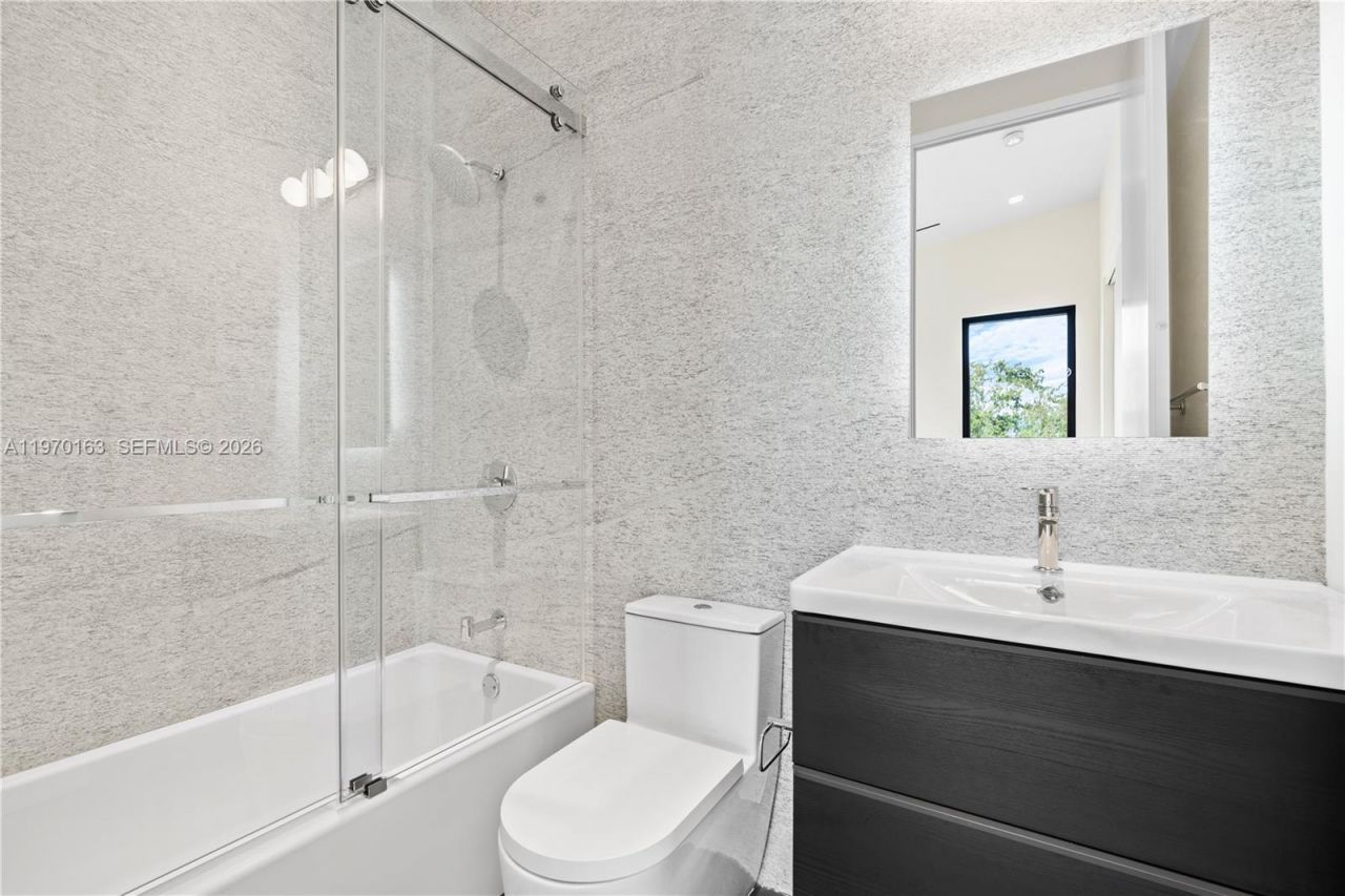 536 W 51st St , Miami Beach, FL 33140 Photo