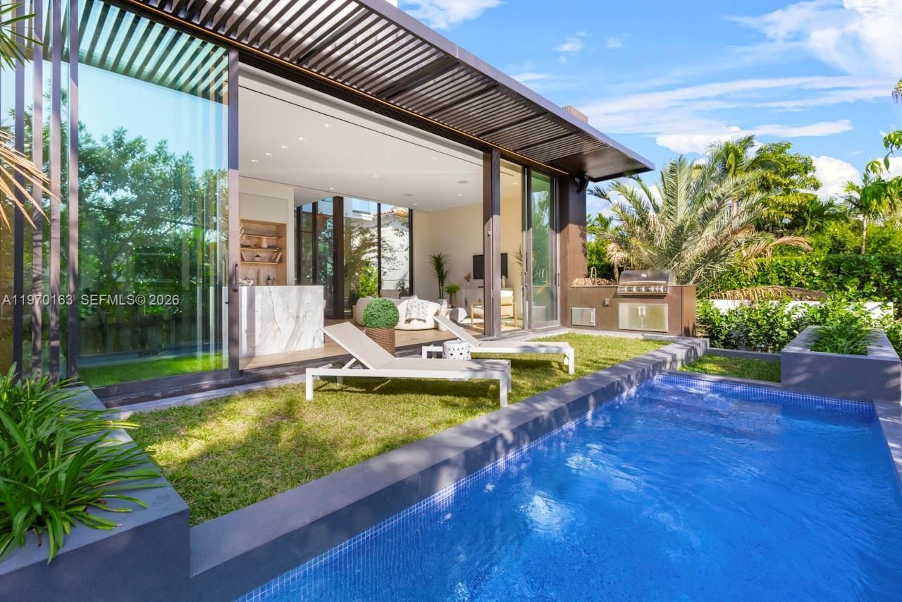 536 W 51st St , Miami Beach, FL 33140 Photo