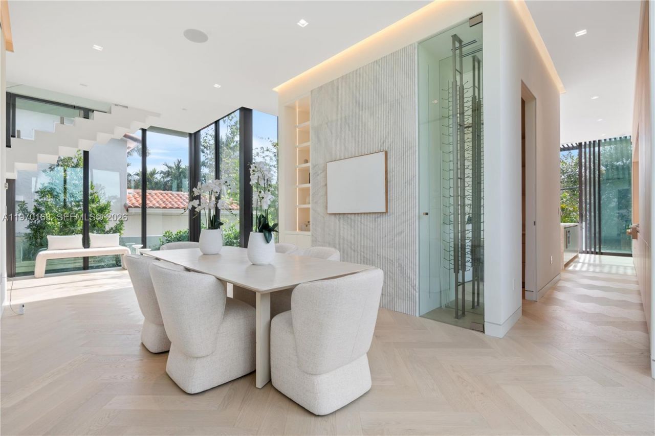 536 W 51st St , Miami Beach, FL 33140 Photo