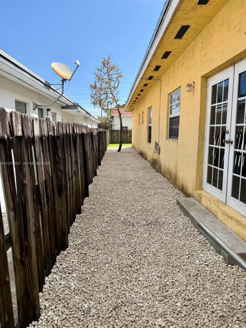 1010 NW 2nd Ave, Unit 1010, Hallandale Beach, FL 33009 Photo