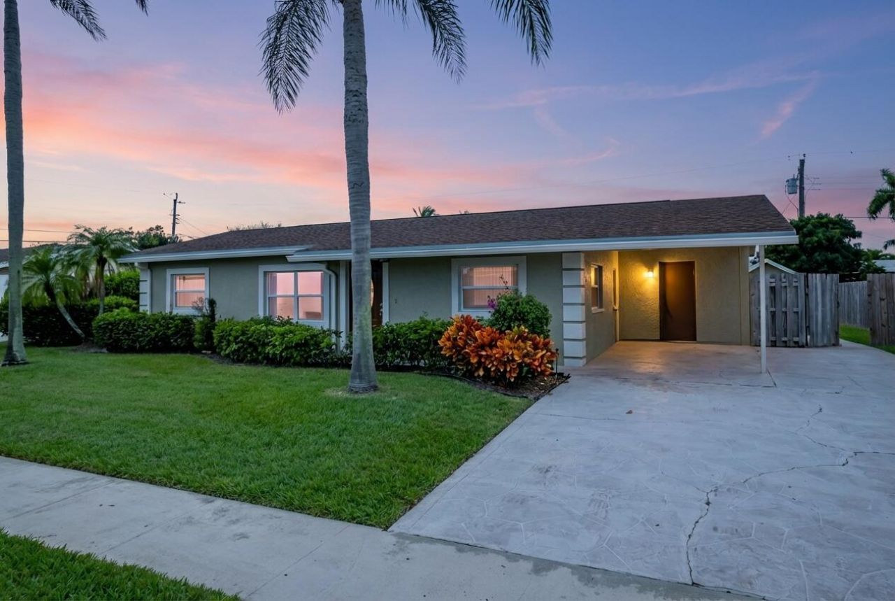 425 Palo Alto Drive, Palm Springs, FL 33461 Main Photo