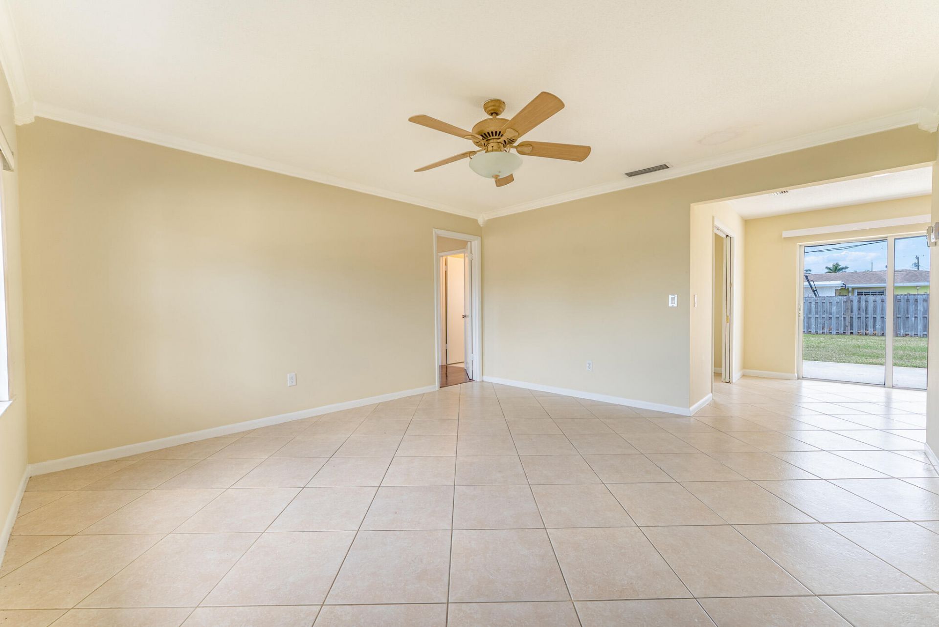 425 Palo Alto Drive, Palm Springs, FL 33461 Photo