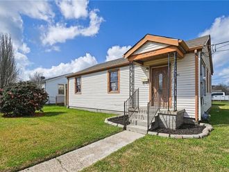 2420 FENELON Street Chalmette, LA 70043