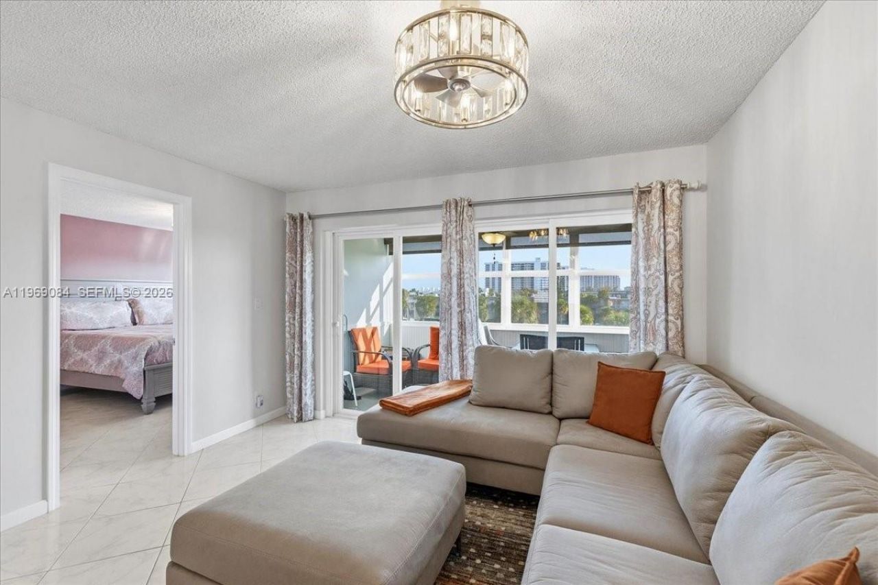 3201 NE 8th St, Unit 405, Pompano Beach, FL 33062 Photo