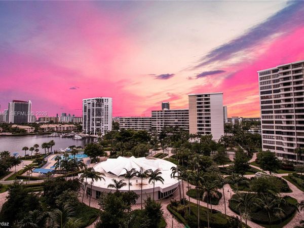 2500 PARKVIEW DR , Unit 1207, Hallandale Beach, FL 33009