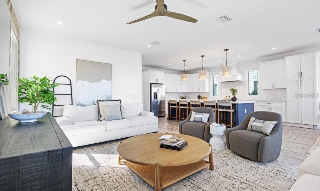 203 Bay Drive N, Bradenton Beach, FL 34217 Photo