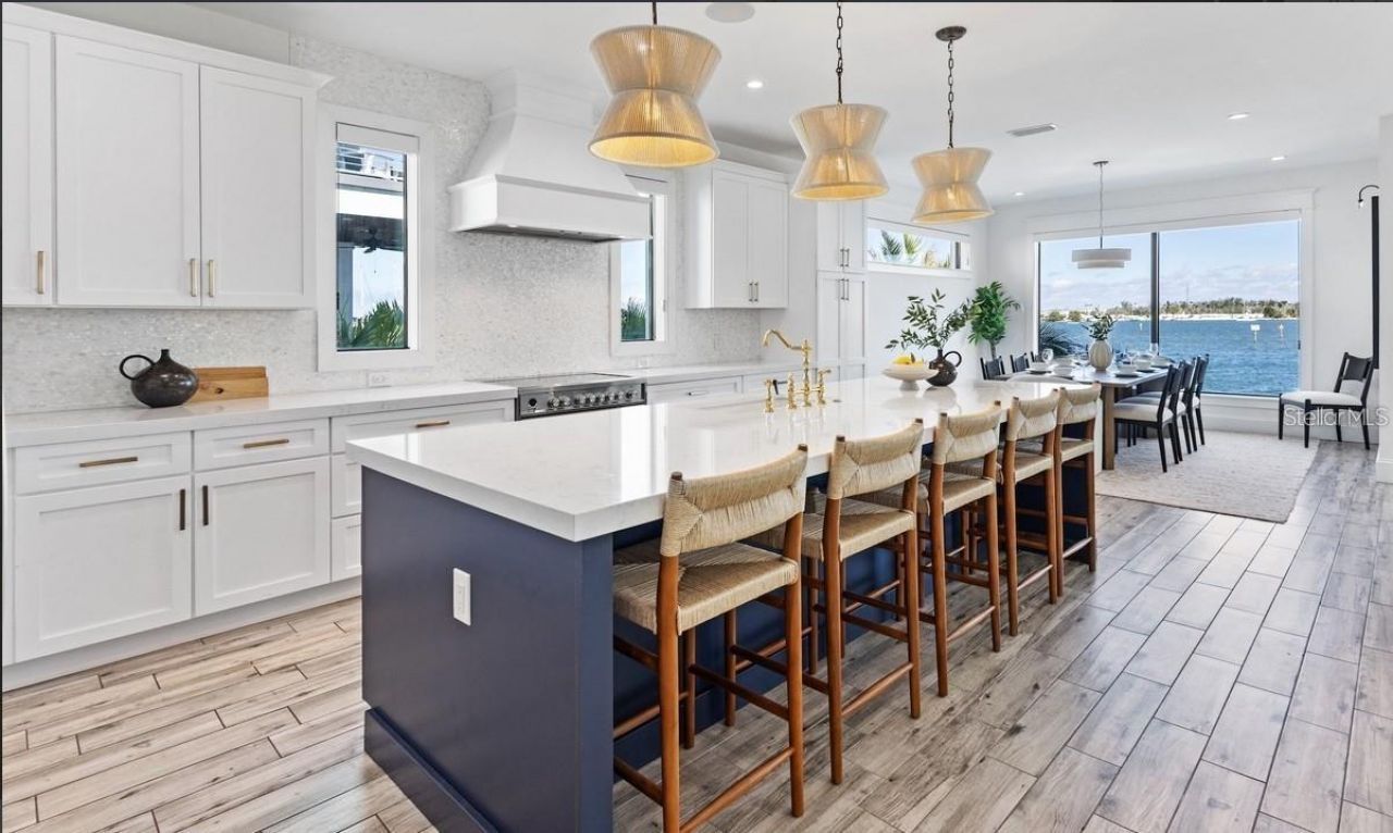 203 Bay Drive N, Bradenton Beach, FL 34217 Photo