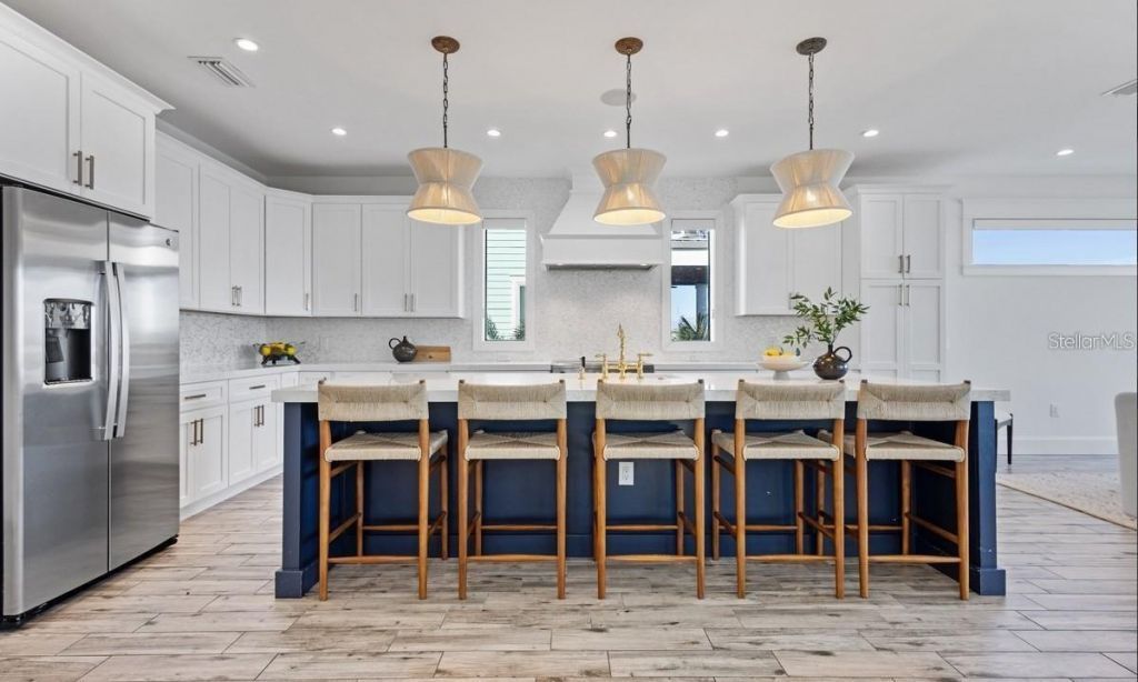 203 Bay Drive N, Bradenton Beach, FL 34217 Photo