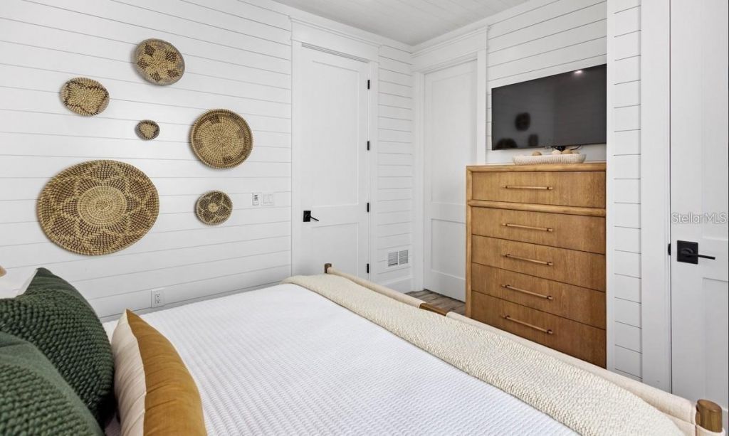 203 Bay Drive N, Bradenton Beach, FL 34217 Photo