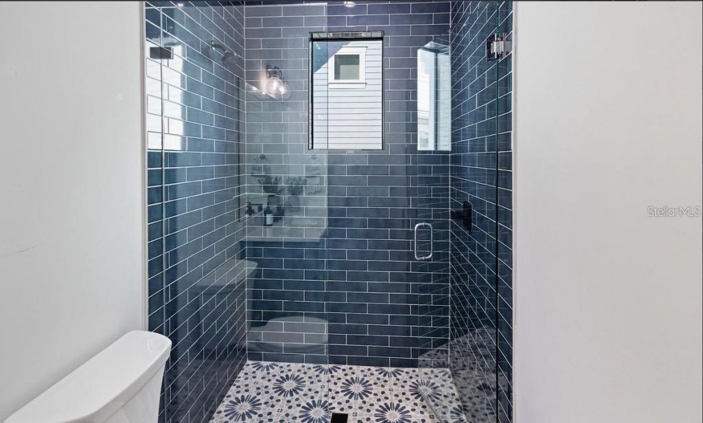 203 Bay Drive N, Bradenton Beach, FL 34217 Photo