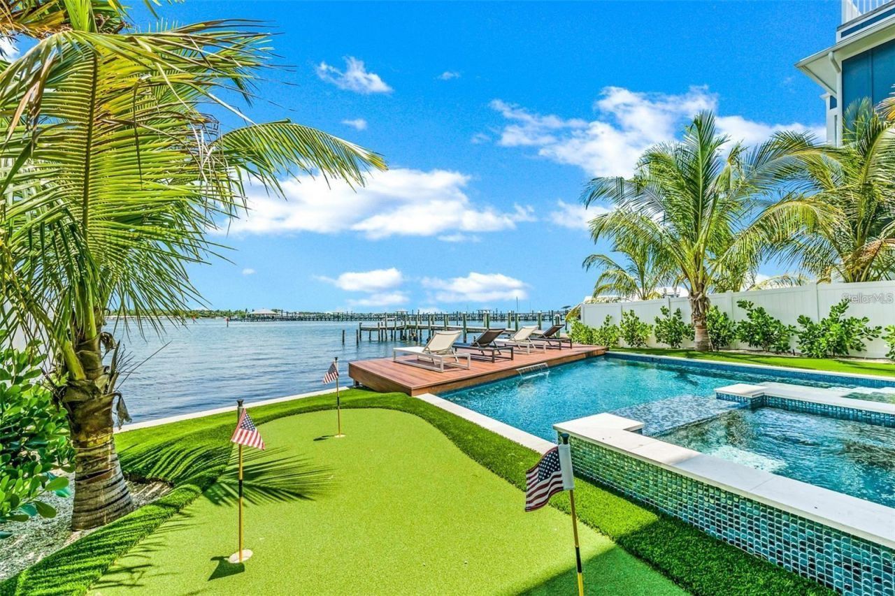 203 Bay Drive N, Bradenton Beach, FL 34217 Photo