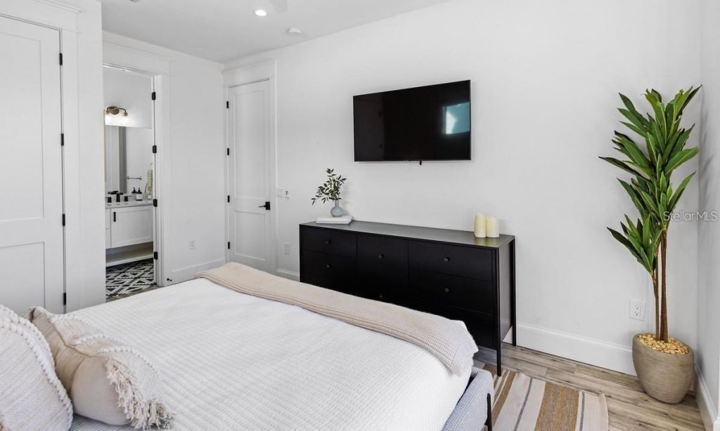 203 Bay Drive N, Bradenton Beach, FL 34217 Photo