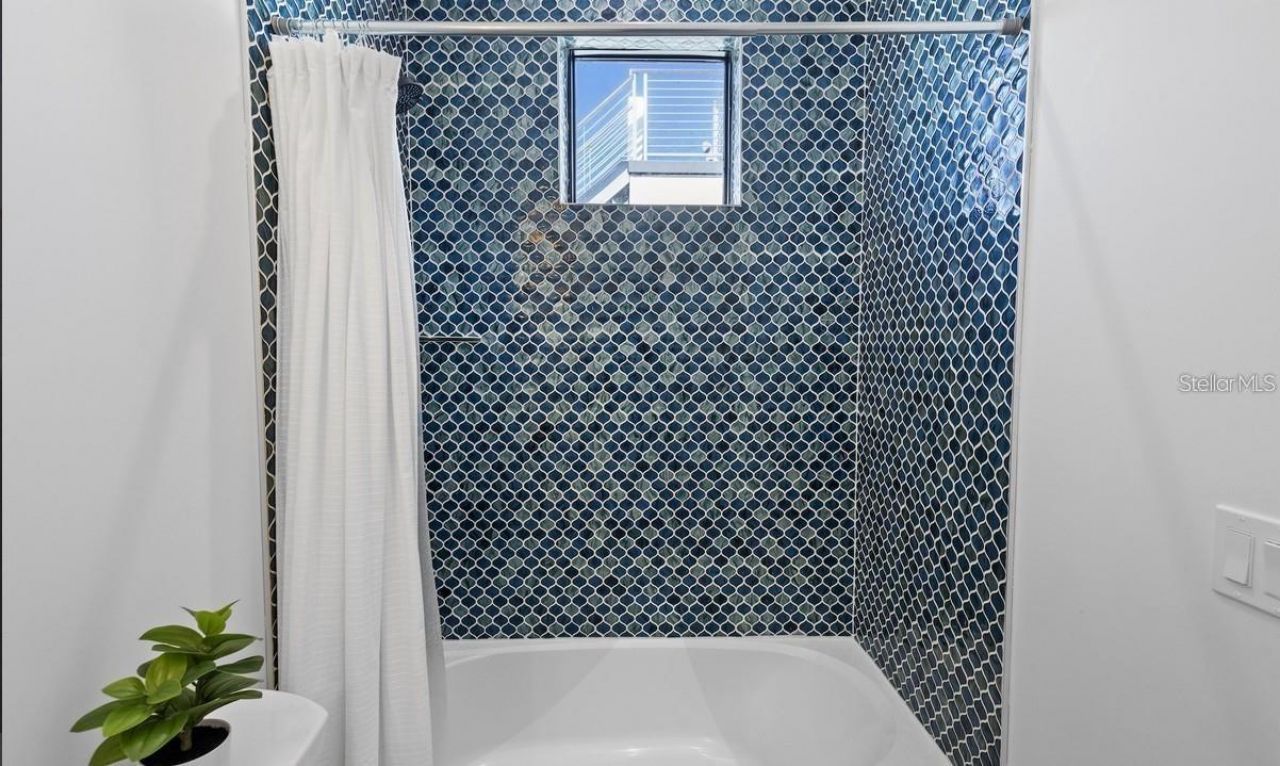 203 Bay Drive N, Bradenton Beach, FL 34217 Photo