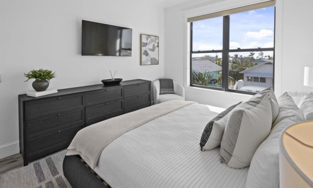 203 Bay Drive N, Bradenton Beach, FL 34217 Photo