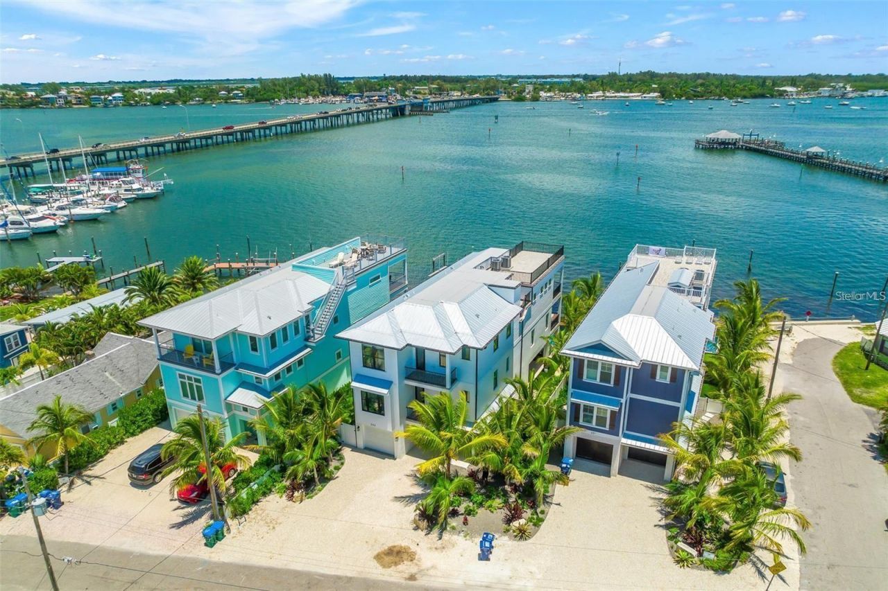 203 Bay Drive N, Bradenton Beach, FL 34217 Photo