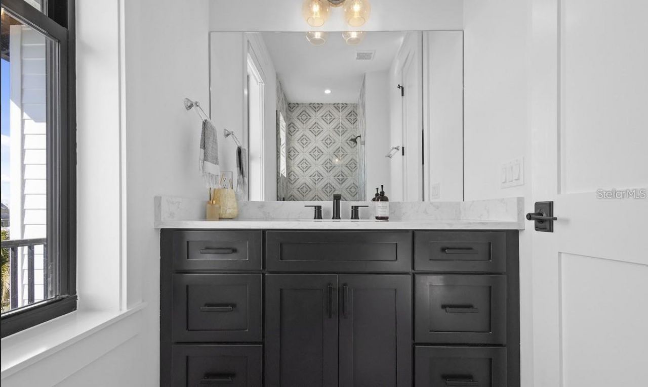 203 Bay Drive N, Bradenton Beach, FL 34217 Photo