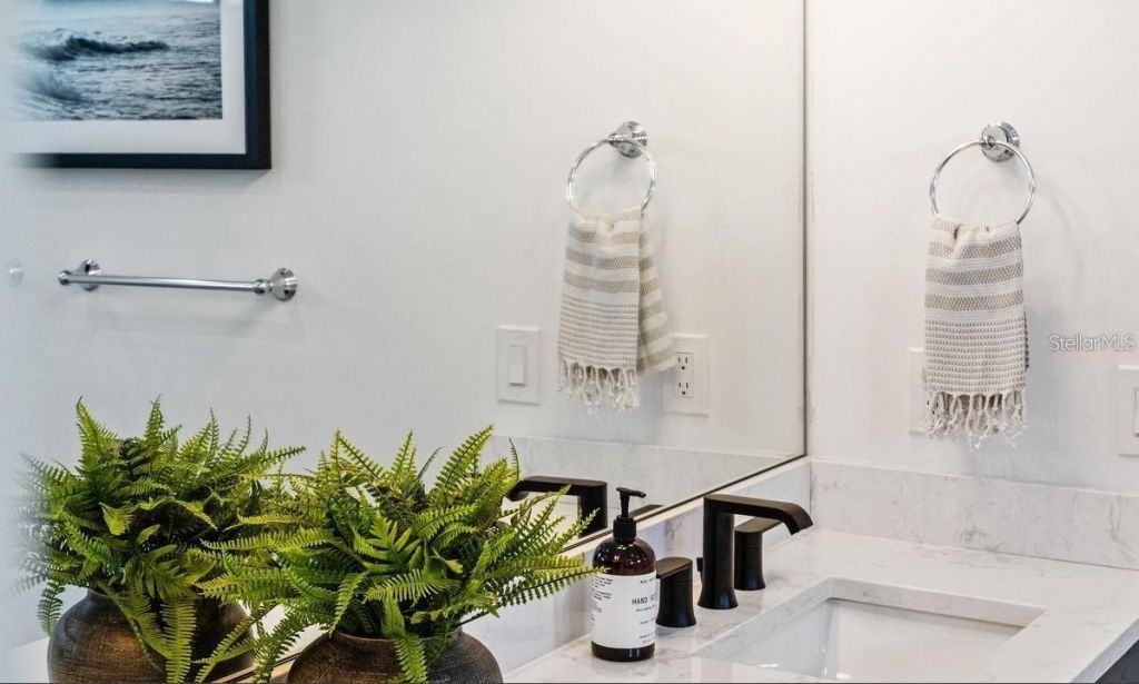 203 Bay Drive N, Bradenton Beach, FL 34217 Photo