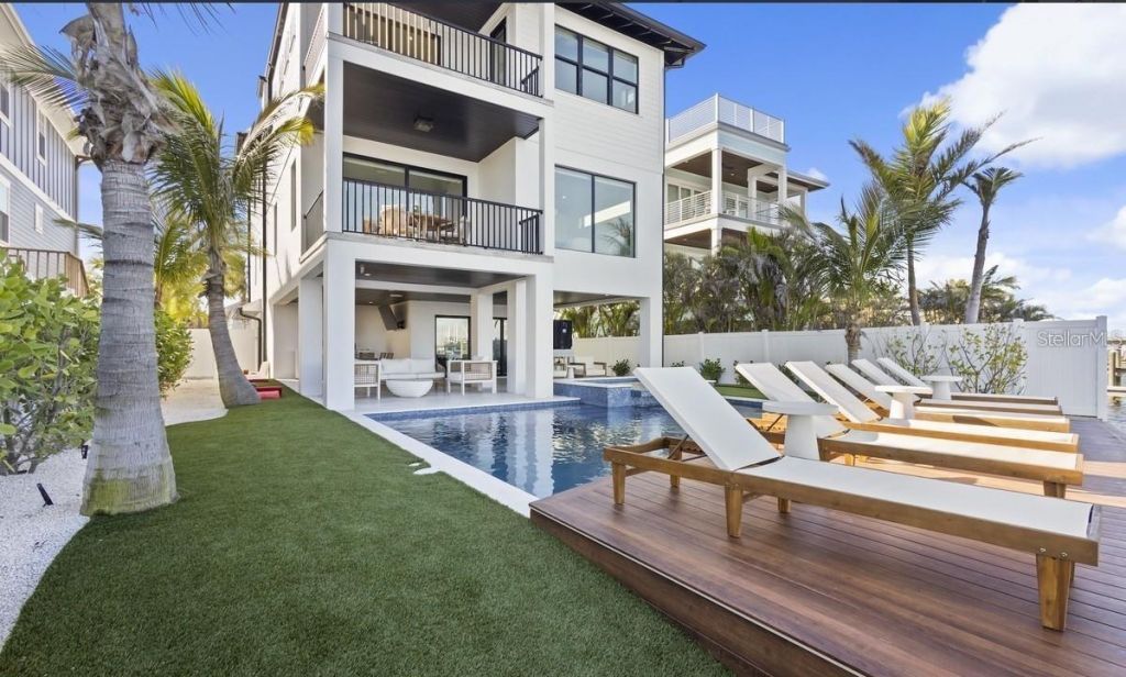 203 Bay Drive N, Bradenton Beach, FL 34217 Photo