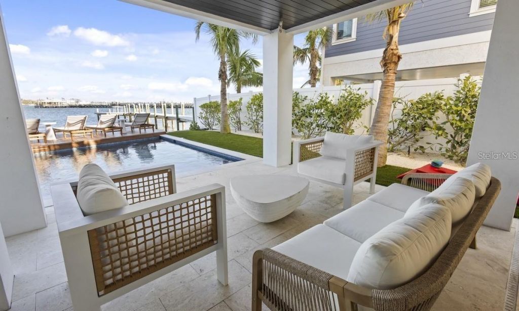 203 Bay Drive N, Bradenton Beach, FL 34217 Photo