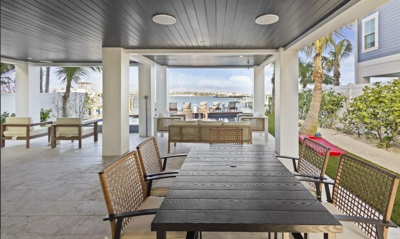 203 Bay Drive N, Bradenton Beach, FL 34217 Photo