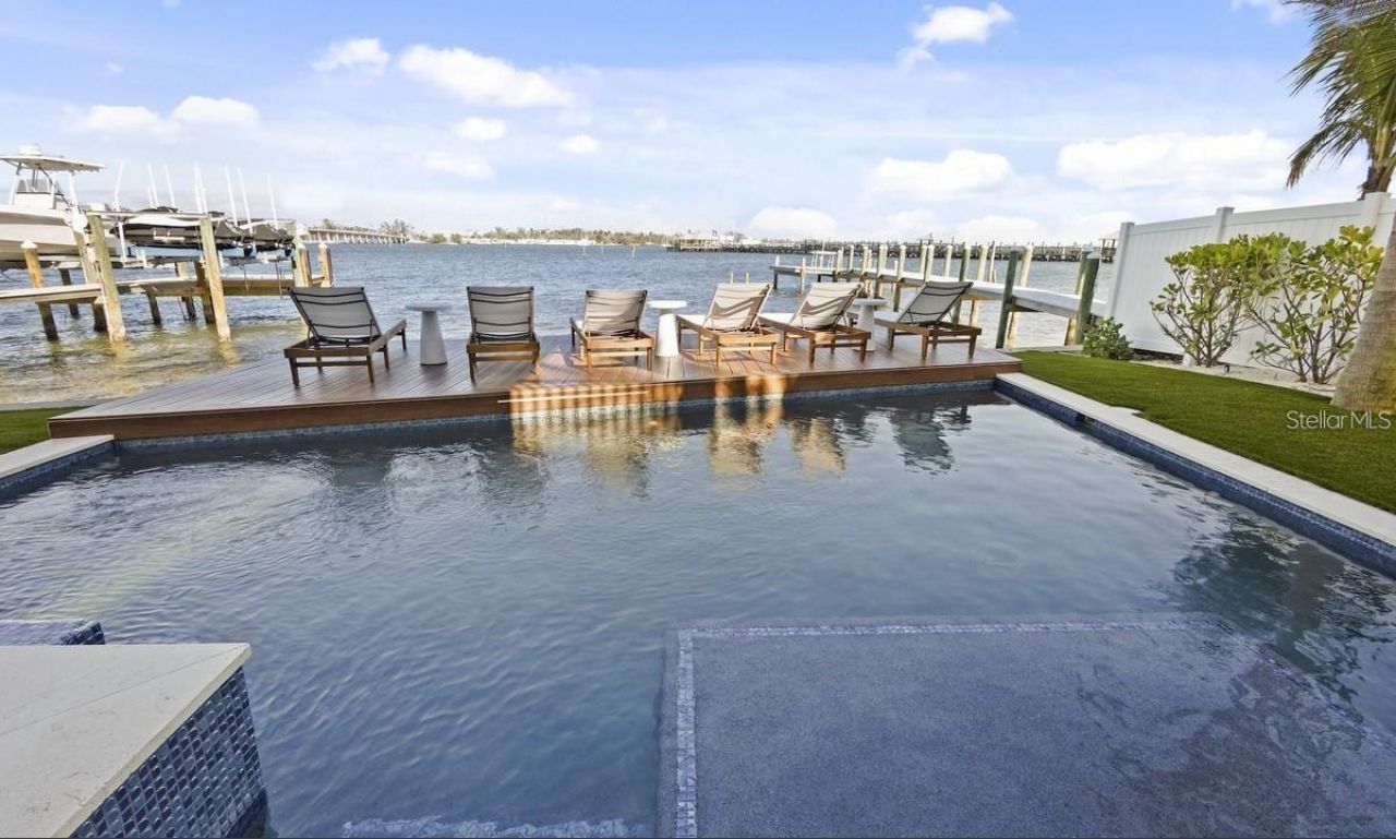 203 Bay Drive N, Bradenton Beach, FL 34217 Photo