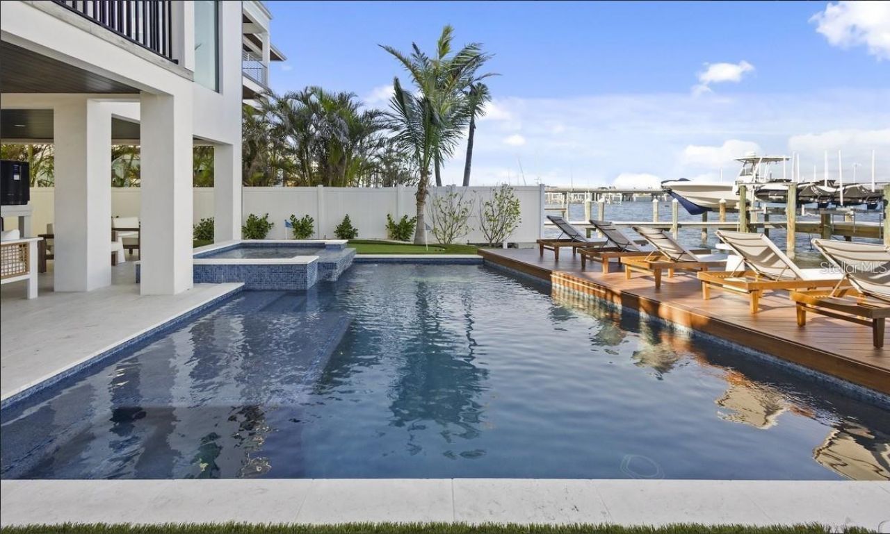 203 Bay Drive N, Bradenton Beach, FL 34217 Photo