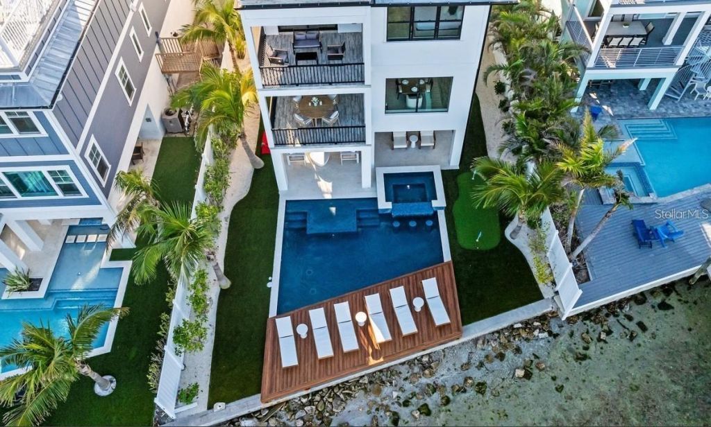 203 Bay Drive N, Bradenton Beach, FL 34217 Photo