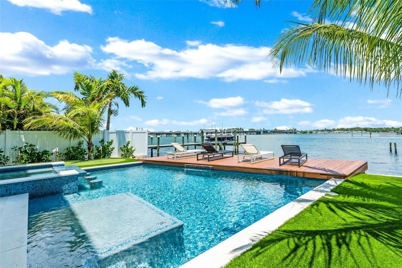 203 Bay Drive N, Bradenton Beach, FL 34217 Photo