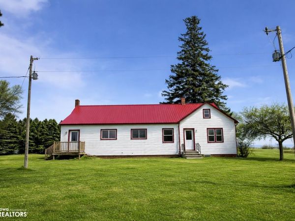 1443 Ivanhoe Avenue, New Hampton, IA 50659