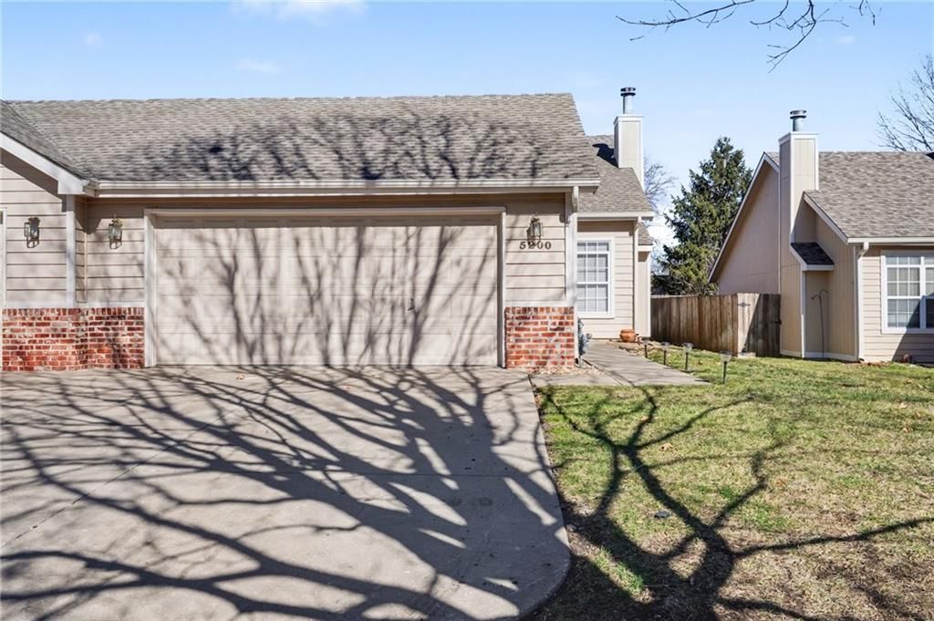 5200 Congressional Place, Lawrence, KS 66049 Main Photo