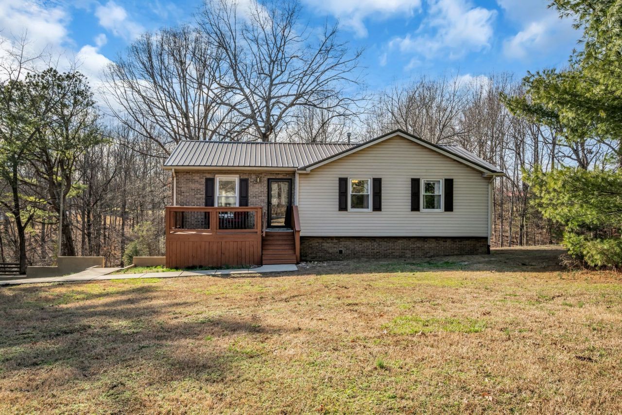 1006 Twin Oaks Dr  White Bluff, TN 37187