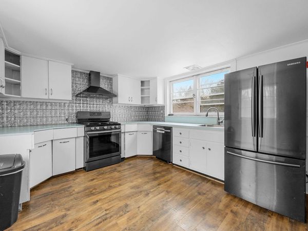 337 S Main Street, Centerville, MA 02632