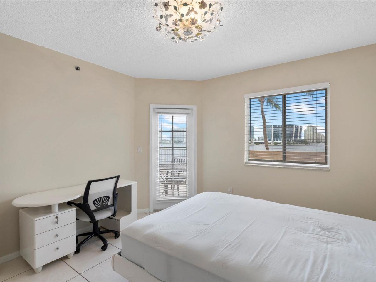 18260 N Bay Road, Unit 304, Sunny Isles Beach, FL 33160 Photo