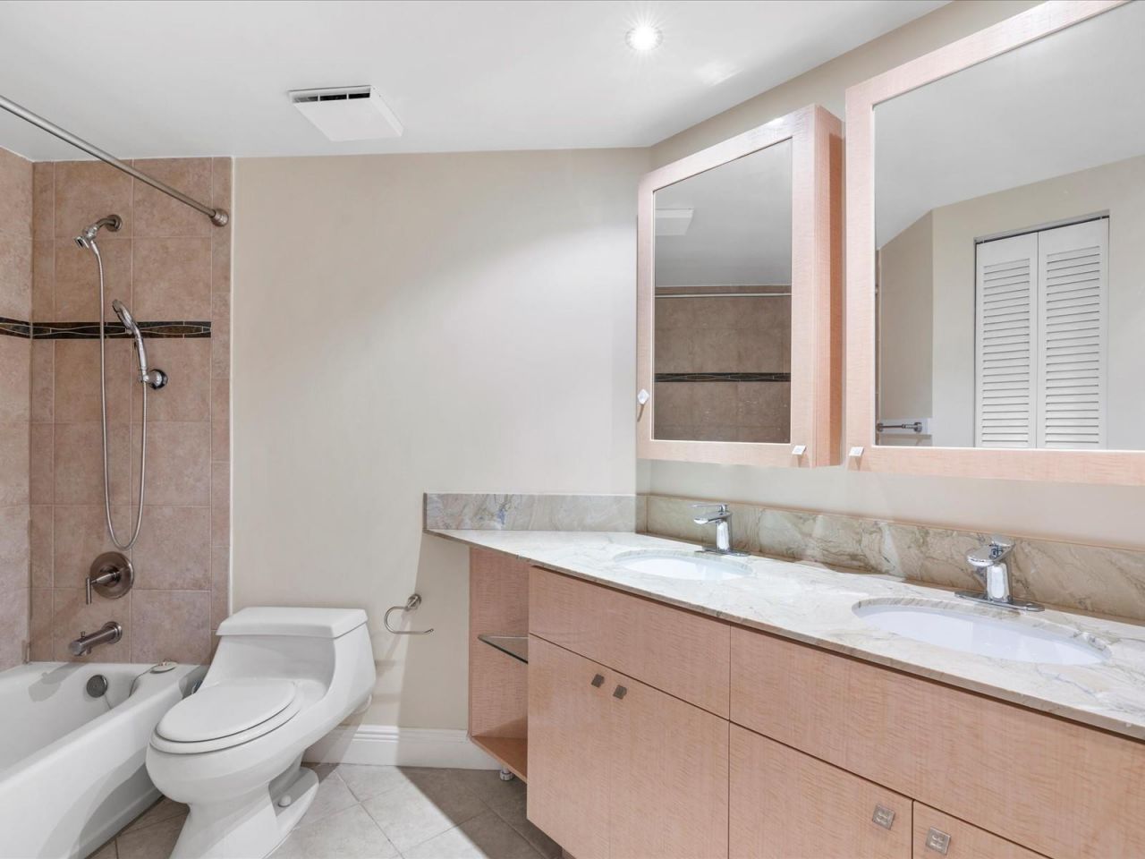 18260 N Bay Road, Unit 304, Sunny Isles Beach, FL 33160 Photo