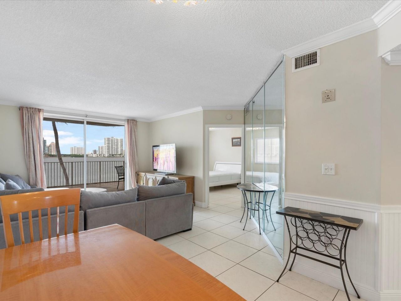 18260 N Bay Road, Unit 304, Sunny Isles Beach, FL 33160 Photo