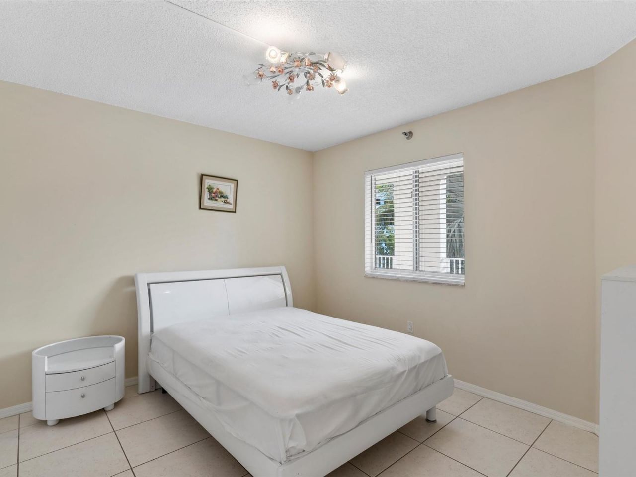 18260 N Bay Road, Unit 304, Sunny Isles Beach, FL 33160 Photo