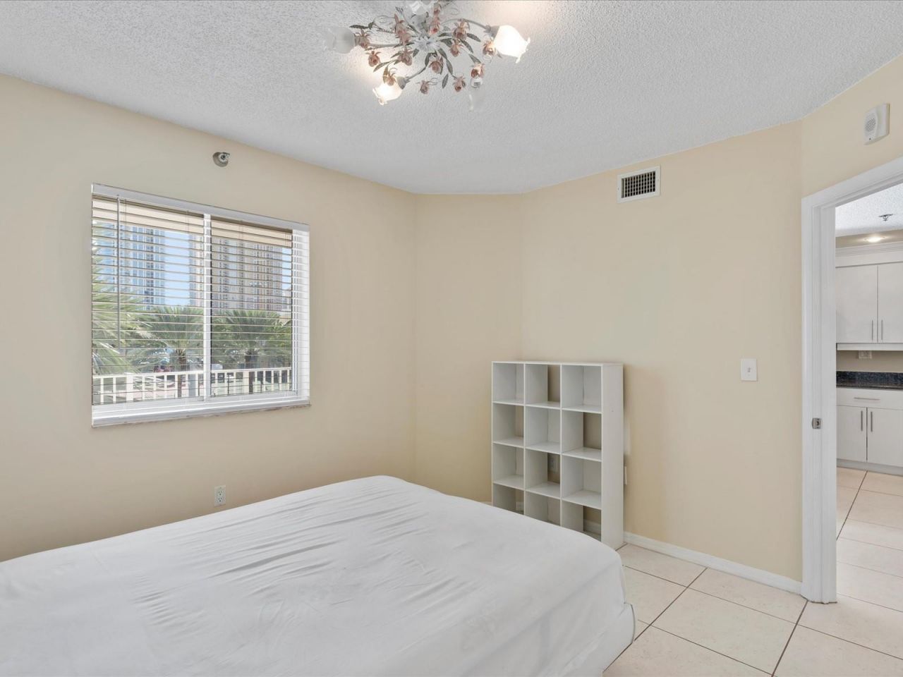 18260 N Bay Road, Unit 304, Sunny Isles Beach, FL 33160 Photo