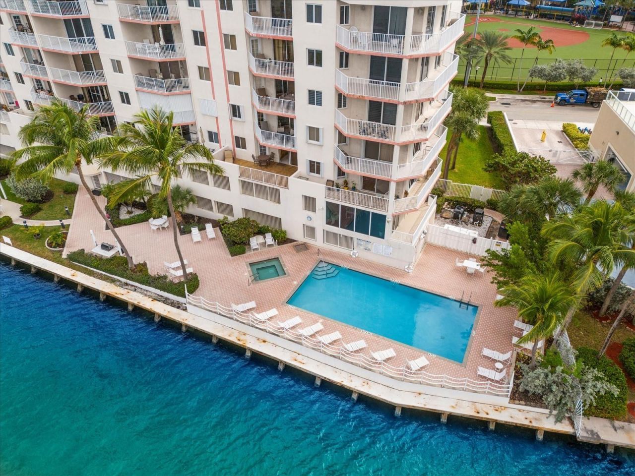 18260 N Bay Road, Unit 304, Sunny Isles Beach, FL 33160 Photo