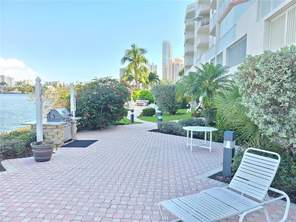 18260 N Bay Road, Unit 304, Sunny Isles Beach, FL 33160 Photo