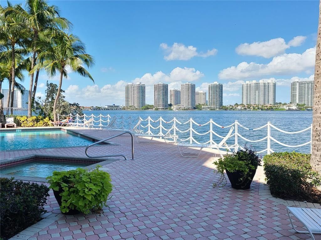 18260 N Bay Road, Unit 304, Sunny Isles Beach, FL 33160 Photo