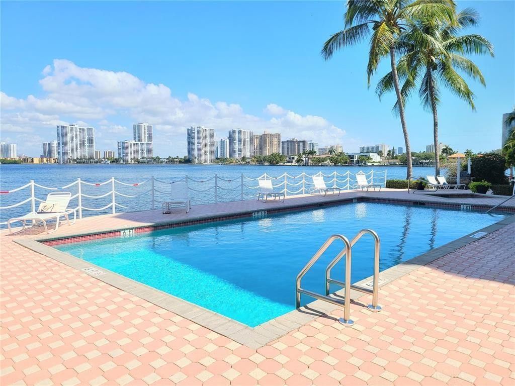 18260 N Bay Road, Unit 304, Sunny Isles Beach, FL 33160 Photo