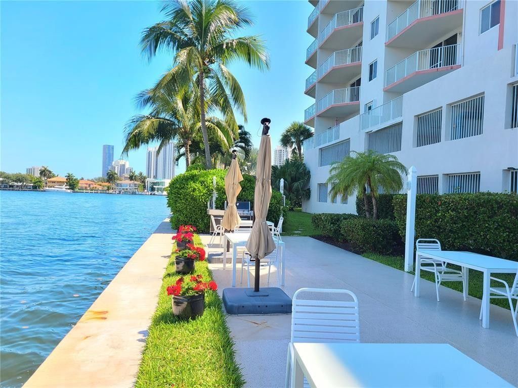 18260 N Bay Road, Unit 304, Sunny Isles Beach, FL 33160 Photo