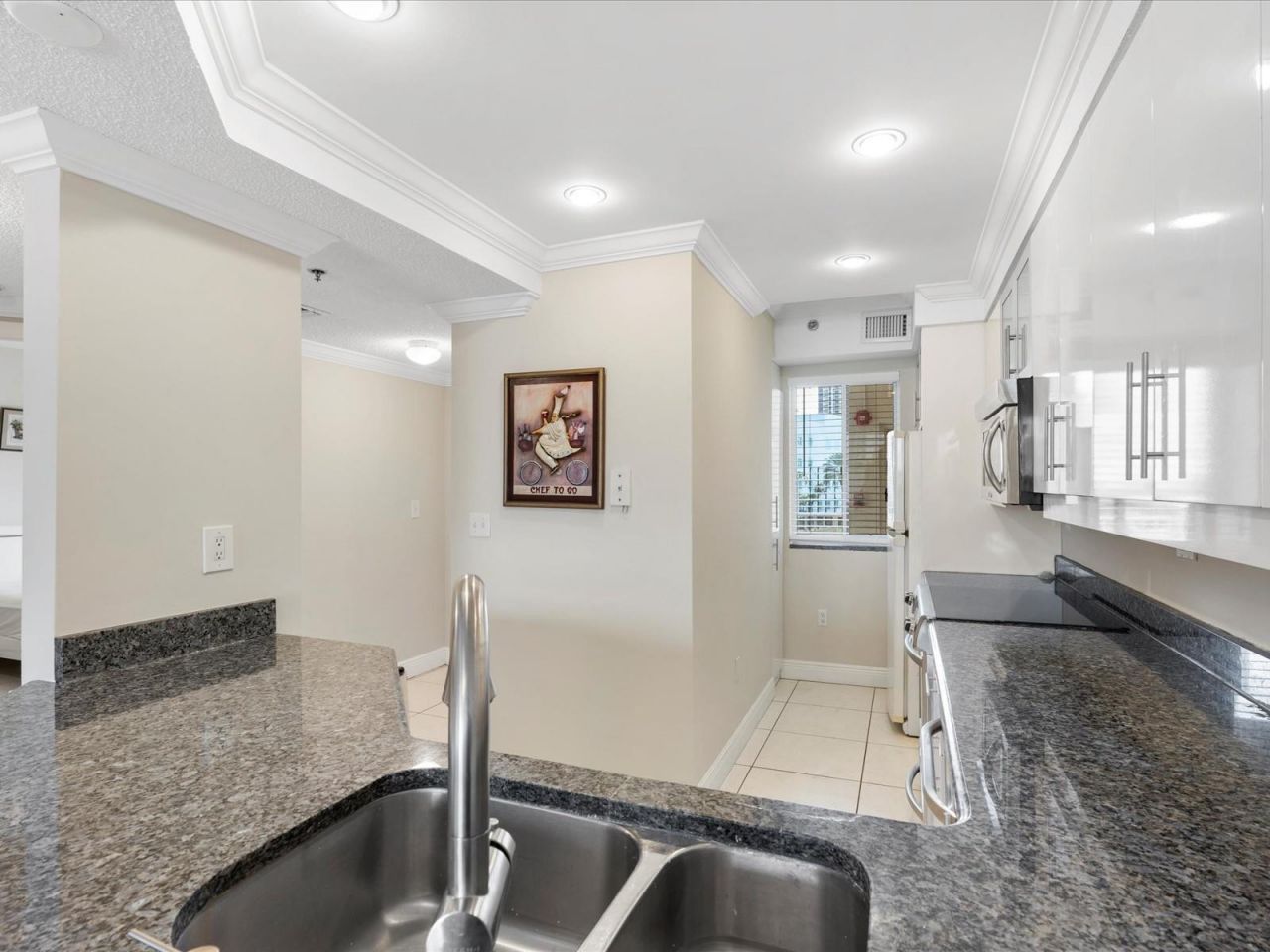 18260 N Bay Road, Unit 304, Sunny Isles Beach, FL 33160 Photo