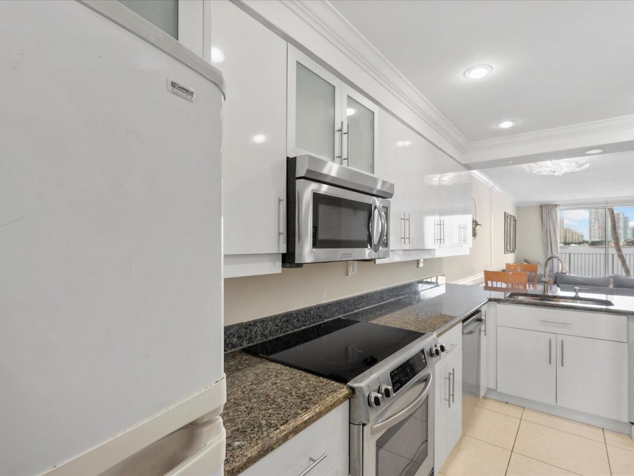 18260 N Bay Road, Unit 304, Sunny Isles Beach, FL 33160 Photo