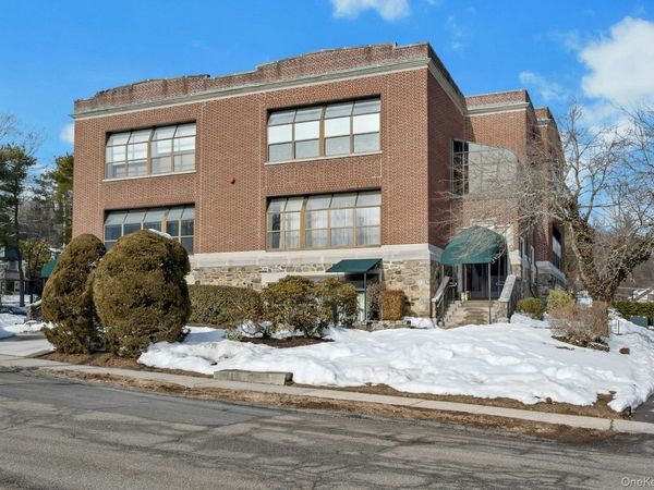 33 Roselle Avenue, Unit K, Pleasantville, NY 10570